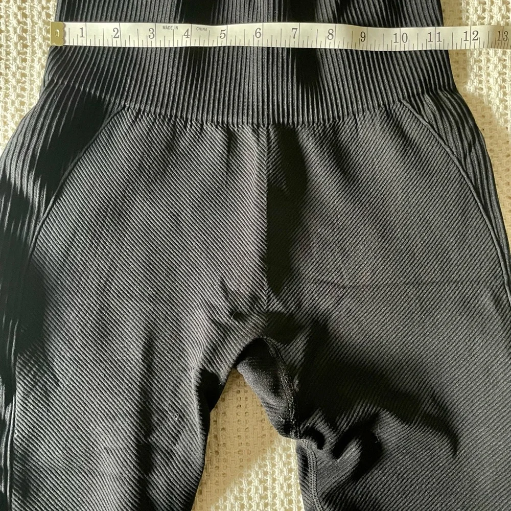 ZYIA Black Angle Grid Performance High
Rise 7/8 24" size 6/8 - Picture 5 of 7